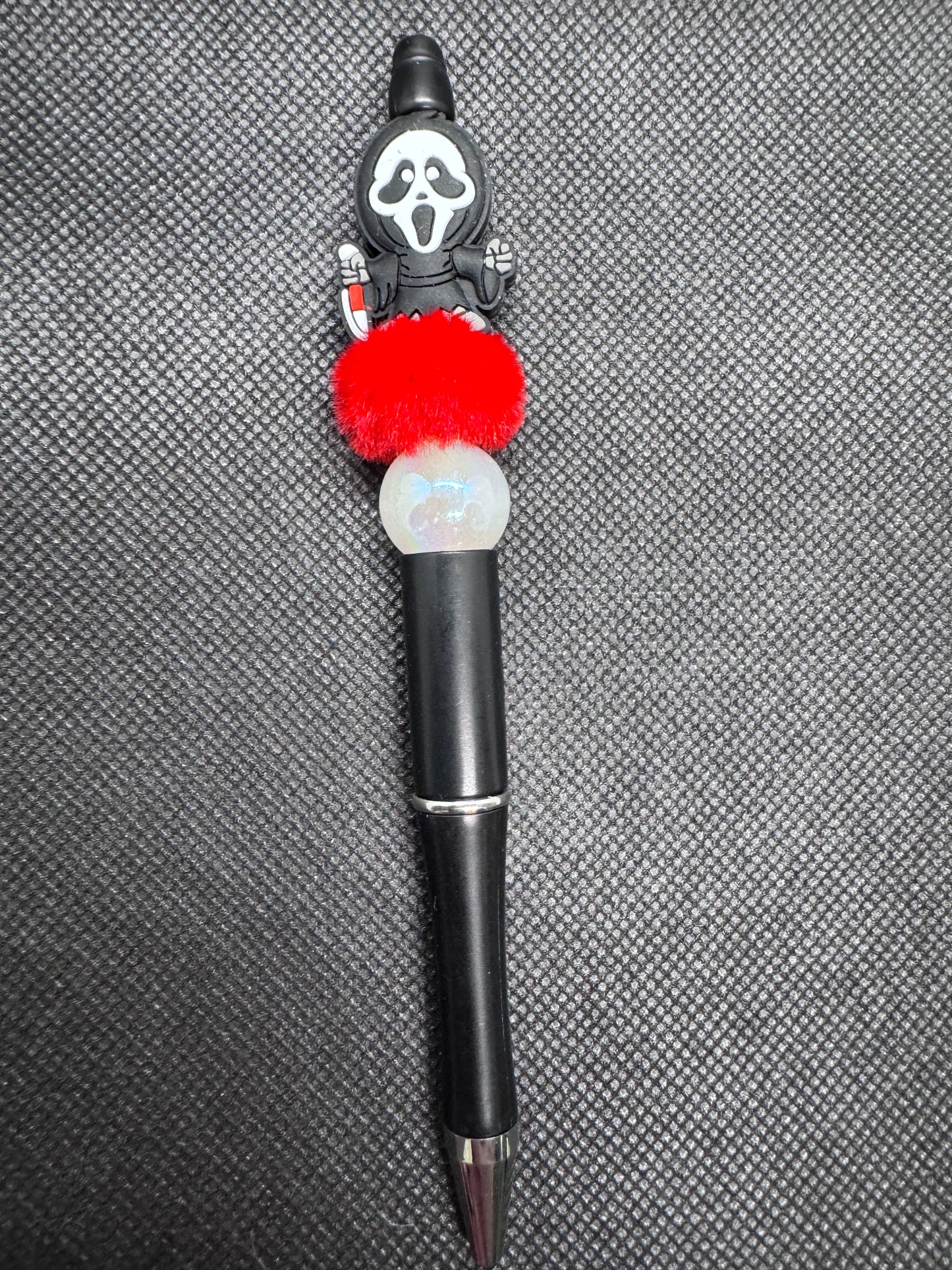 Masked man scream ghost face